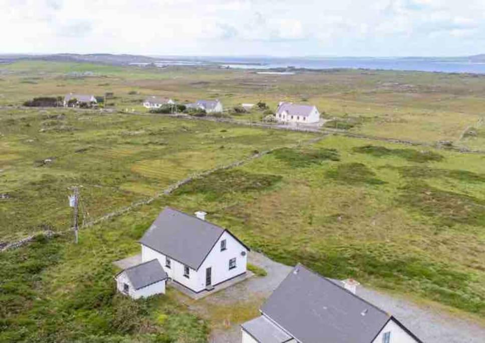 Pink Cottage Ballyconneely Extérieur photo